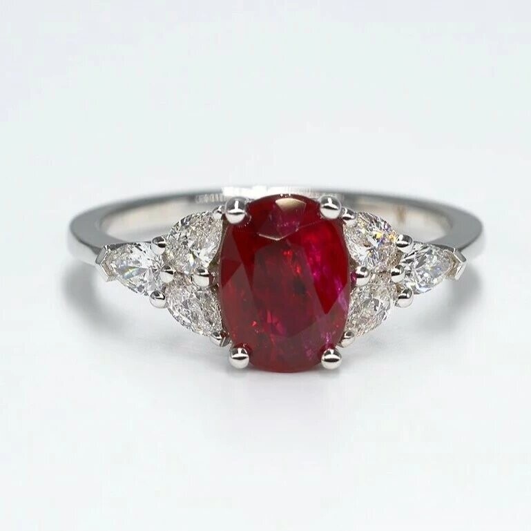 Bague en or blanc Rubis et Diamants.