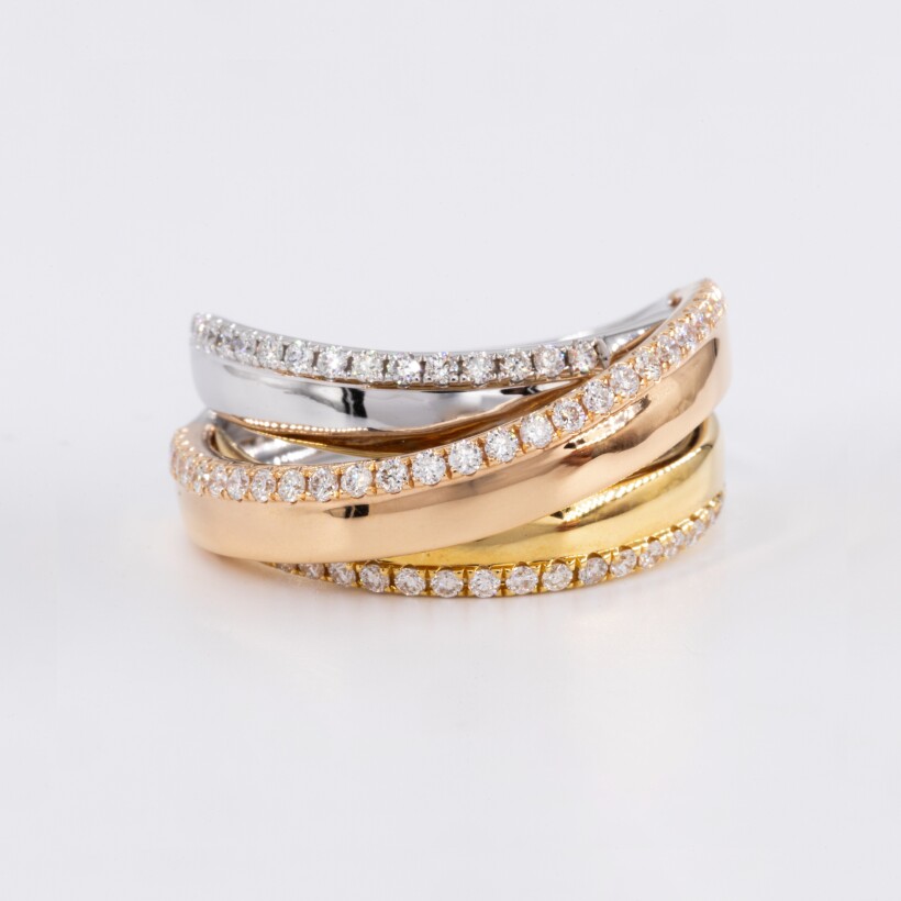 Bague en or blanc, rose et jaune trois anneaux plats bords sertis diamants