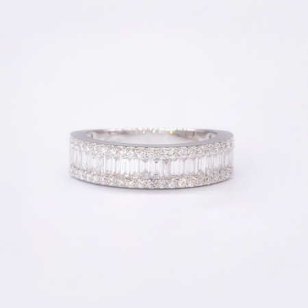 Alliance or blanc demi-tour diamants 1 Ct taille baguette et brillant