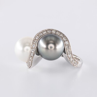 Bague Toi & Moi or blanc, perle de Tahiti, perle blanche & diamants