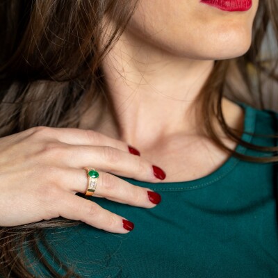 Bague 1930 or jaune, émeraude & diamants