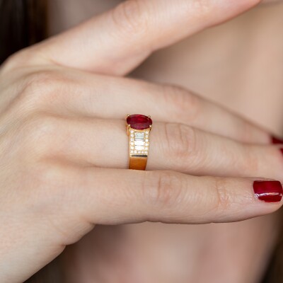 Bague 1930 or jaune, rubis & diamants