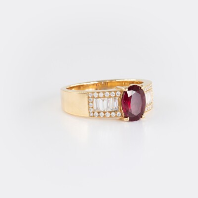 Bague 1930 or jaune, rubis & diamants