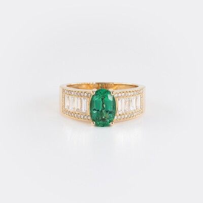 Bague 1930 or jaune, émeraude & diamants