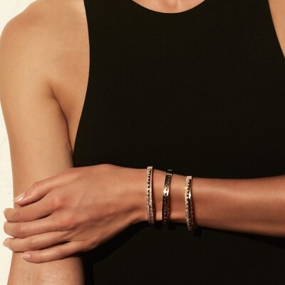 Bracelet Akillis bangle Capture Me en or rose semi pavé de diamants