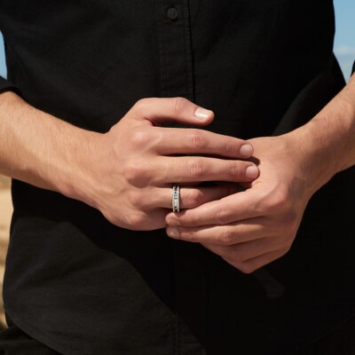 Bague Akillis Capture In Motion centre en or blanc et diamants