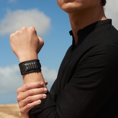 Bracelet Akillis insert IGNORE Bang Bang en titane dlc noir pavé de diamants noirs