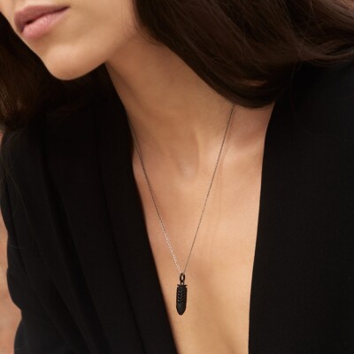 Pendentif Akillis sur chaîne Bang Bang en titane dlc noir pavé de diamants noirs