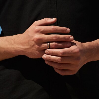 Bague Akillis Capture In Motion centre en or rose, extérieur en or dlc noir et diamants noirs