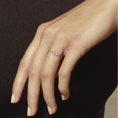 Bague Akillis Mini Puzzle en or blanc et diamants