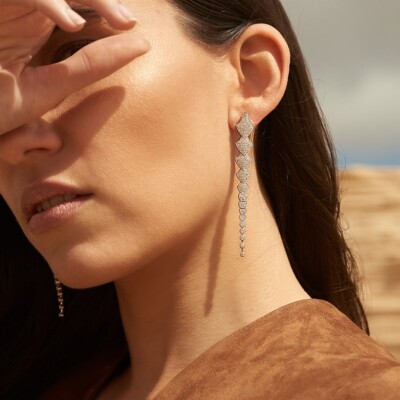 Boucles d'oreilles Akillis Python en or blanc et diamants