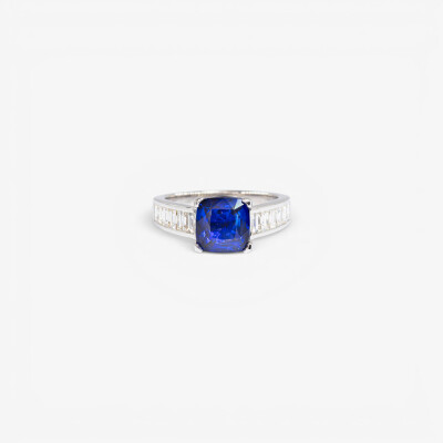 Bague Royale or blanc, saphir & diamants