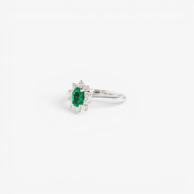 Bague Pompadour or blanc, émeraude & diamants