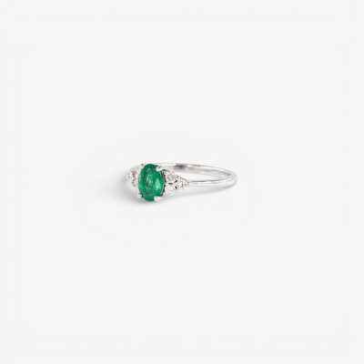 Bague Olympe or blanc, émeraude & diamants
