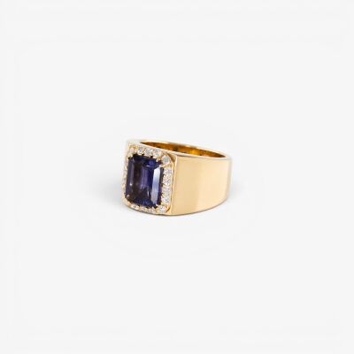 Chevalière L'Héritière or jaune, iolite & diamants
