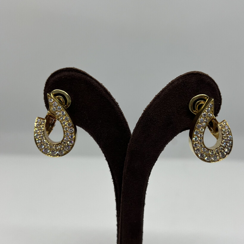 Boucles d'oreilles PIAGET pavage diamants