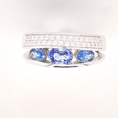 Bague en or blanc 750/1000 diamants et saphirs