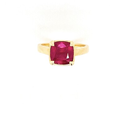Bague en or jaune 750/1000 et rubis du mozambique