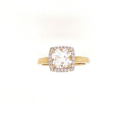 Bague en or jaune 750/1000 et topazes blanches