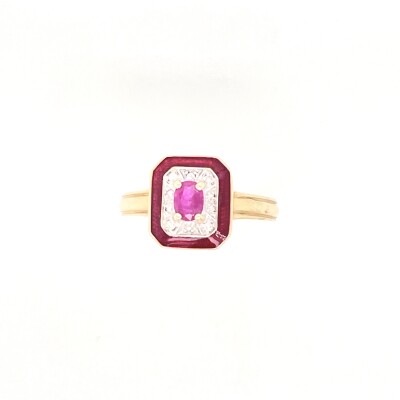 Bague en or jaune, rubis, et diamants