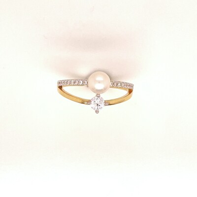 Bague en or jaune 750/1000 perle de culture et oxydes de zirconium