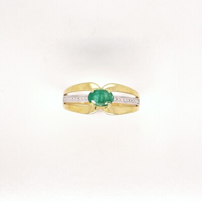 Bague en or jaune 750/1000 émeraude et diamants