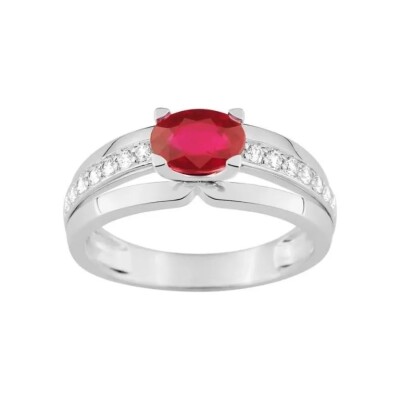 Bague en or blanc 750/1000, rubis et diamants