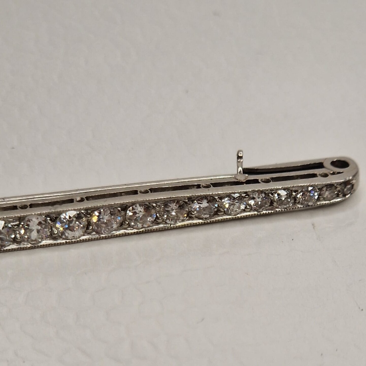 Broche or blanc 18 carats et diamants vue 3