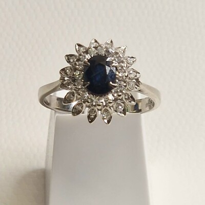 Bague en or blanc 18 carats saphir et diamants