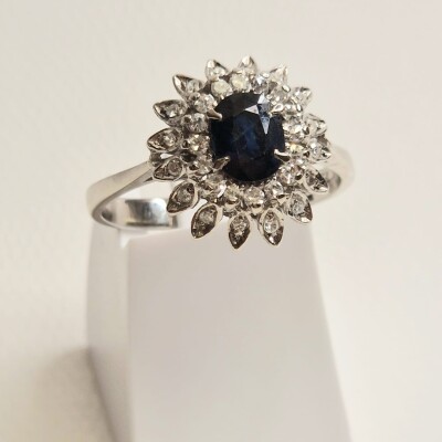 Bague en or blanc 18 carats saphir et diamants