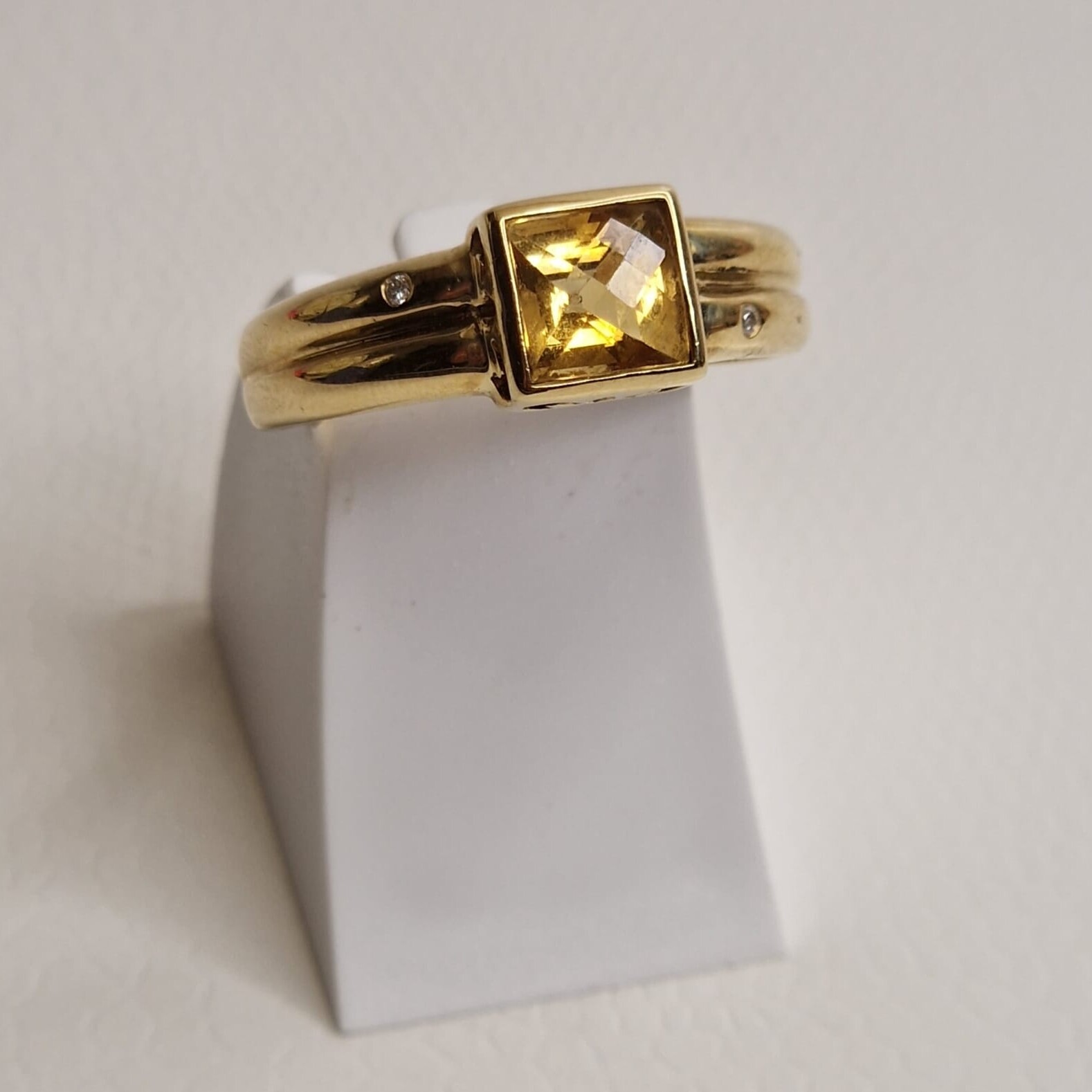 Bague en or jaune Citrine et diamants 18 carats vue 1