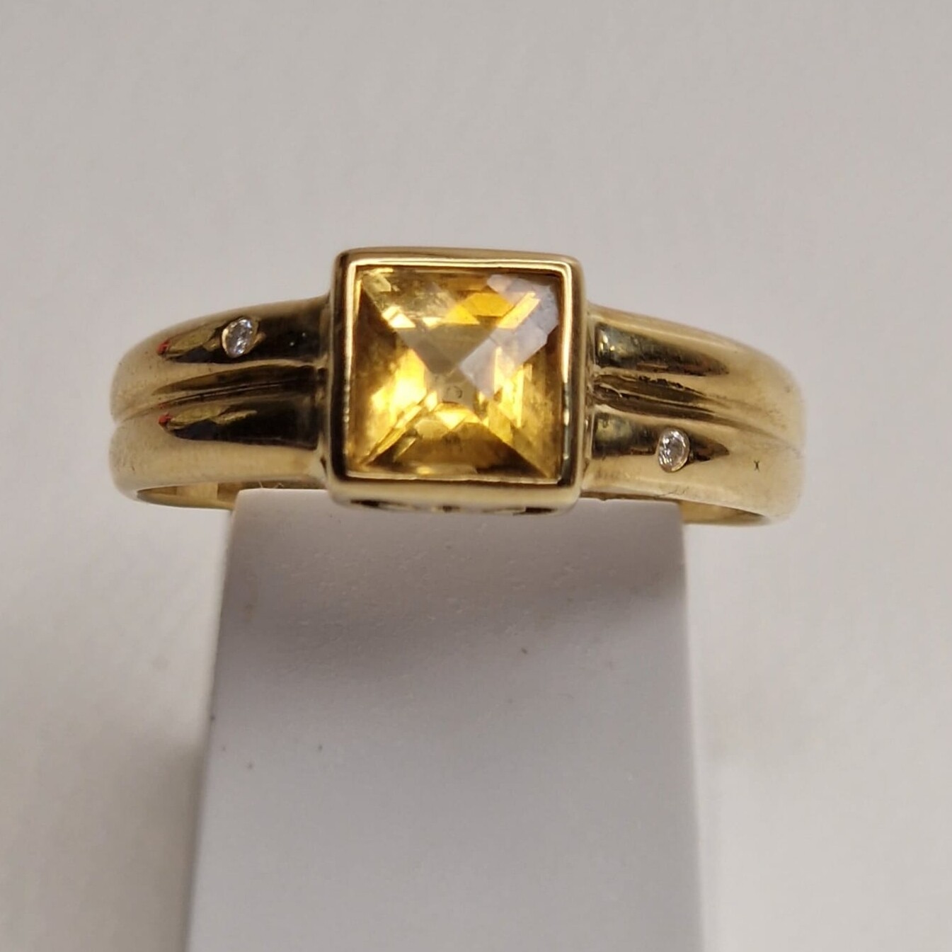 Bague en or jaune Citrine et diamants 18 carats vue 2