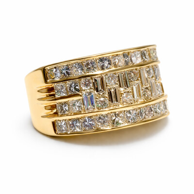 Bague serti de multi diamants