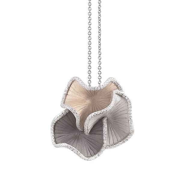 Pendentif série Sultana en or blanc glace, beige naturel et lave noire 18Kt avec diamants