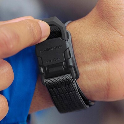 Montre G-Shock Bracelet Tissu Extensible, Boucle Magnétique FIDLOCK® DW-5600MNC-1