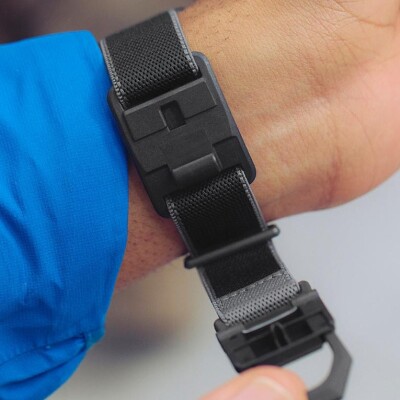 Montre G-Shock Bracelet Tissu Extensible, Boucle Magnétique FIDLOCK® DW-5600MNC-1