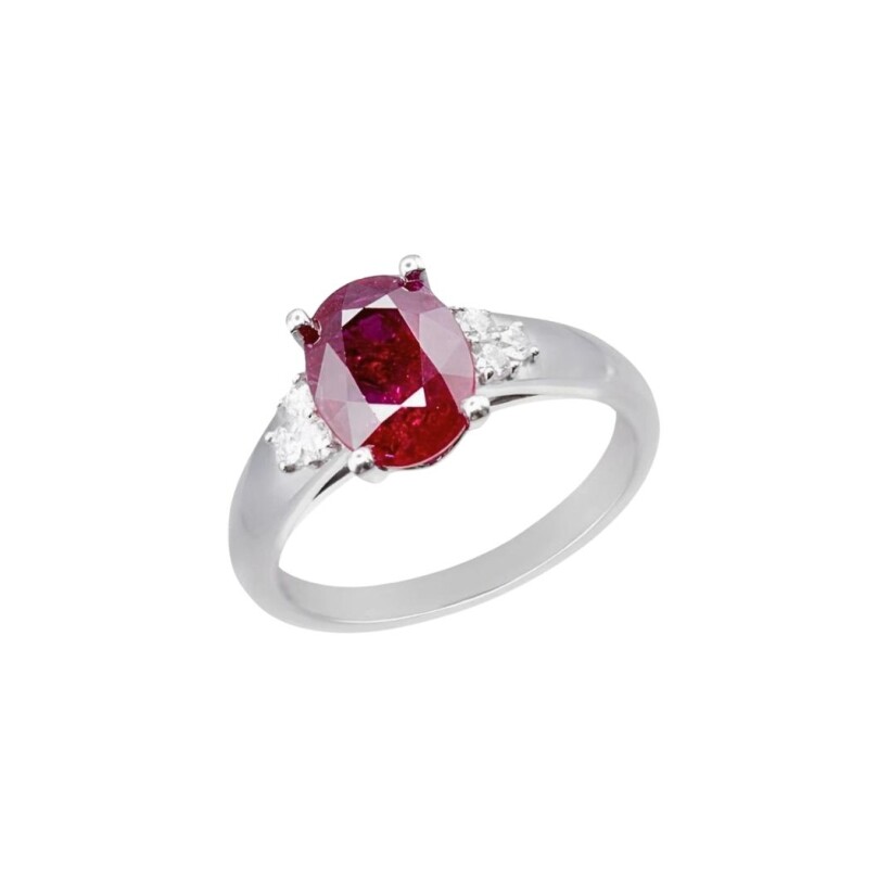 Bague en or blanc, rubis et diamants