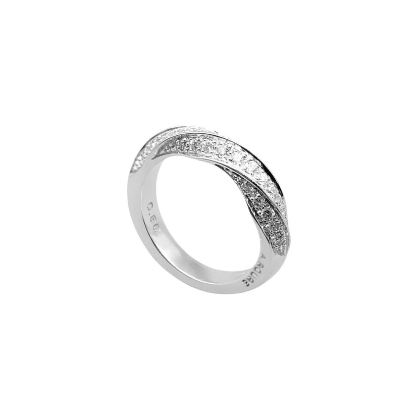 Bague torsadée en or blanc et diamants