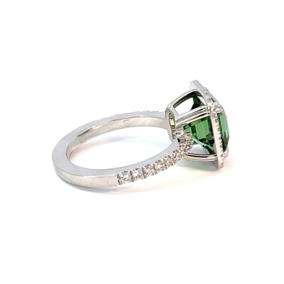 Bague en or blanc tourmaline verte asscher et diamants