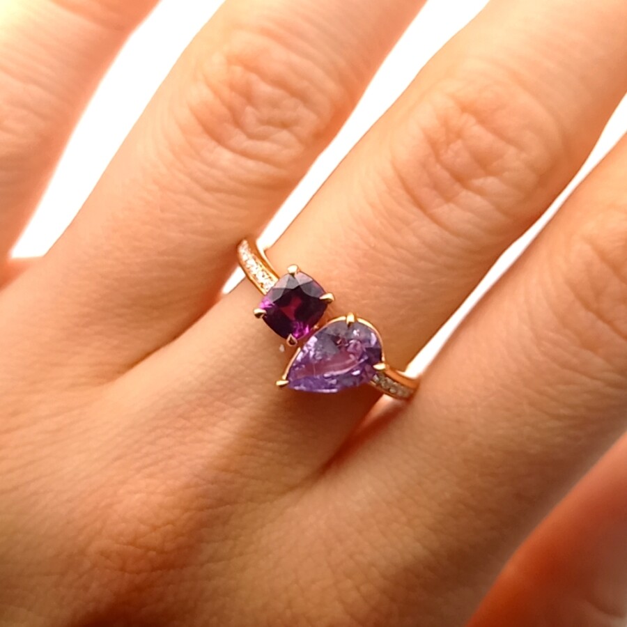 Bague or rose saphir violet, grenat purple et diamants