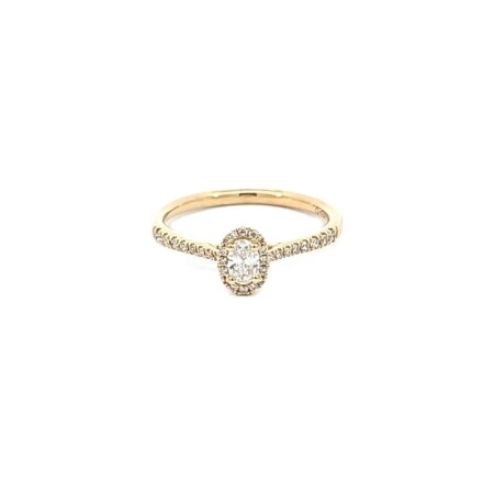 Solitaire oval cut entourage