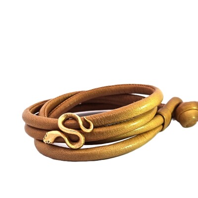 Charm Serpent en or jaune sur cuir