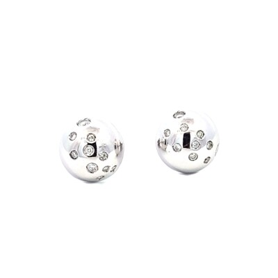 Boucles d'oreilles demi sphère en or blanc et diamants