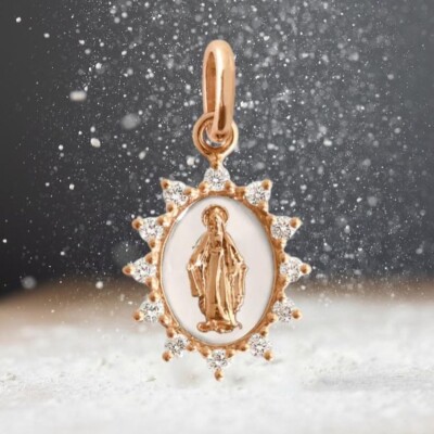 Pendentif Gigi Clozeau Madone en or rose, résine blanche et diamants