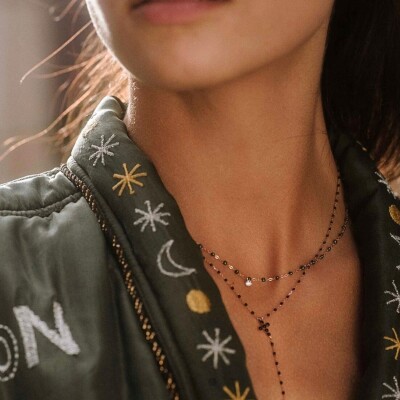 Collier Gigi Clozeau Gigi Suprême en or rose, résine scarabée et diamant, taille 42cm