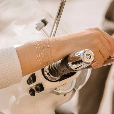 Bracelet Gigi Clozeau Classique en or rose et résine opale, taille 19cm