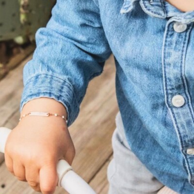 Bracelet Gigi Clozeau Little Gigi en or rose et résine rose fluo, taille 13cm