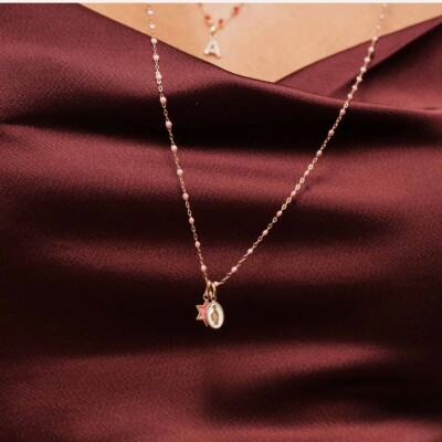 Pendentif Gigi Clozeau Madone en or rose, résine turquoise