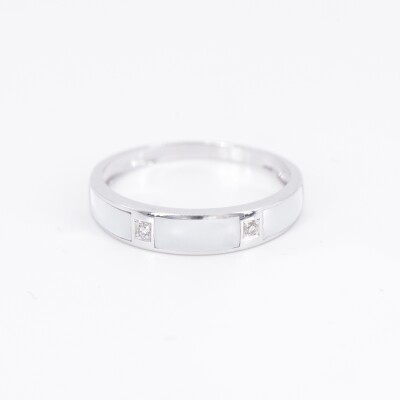 Bague Clozeau en or blanc, résine et diamants