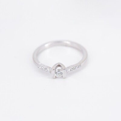 Bague solitaire Clozeau en or blanc et diamant